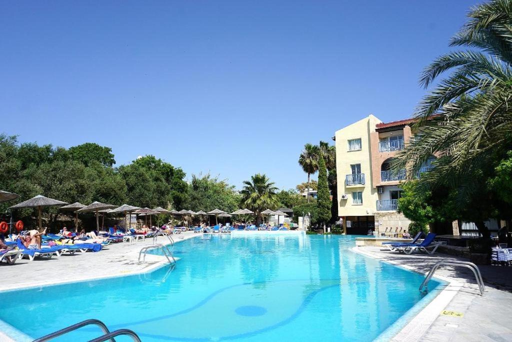 Alex'S Vacation Suite - 100M From The Beach - 6 Guests Paphos Kültér fotó